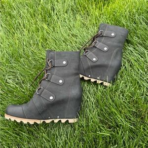 Women’s Black Sorel Joan of Artic leather wedges size 7